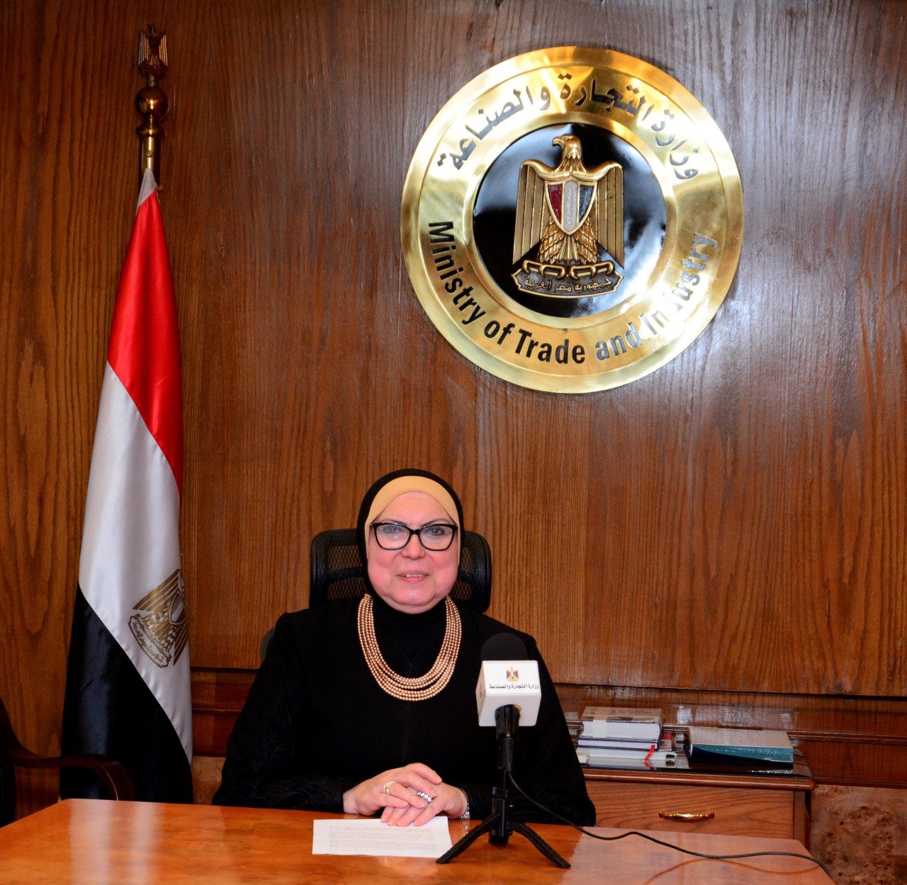 نيفين جامع وزيرة التجارة و الصناعة 