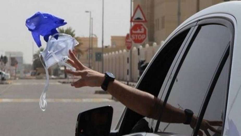  ارتداء الكمامات