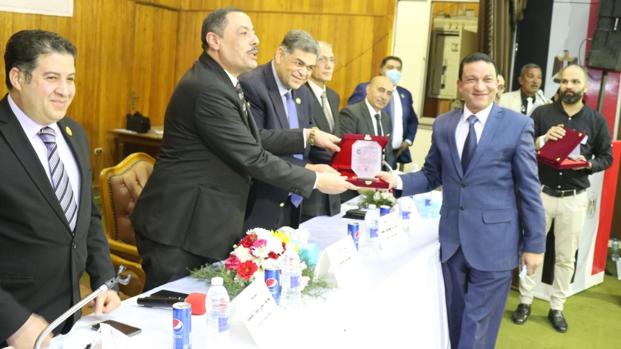 تكريم الأطقم الطبية