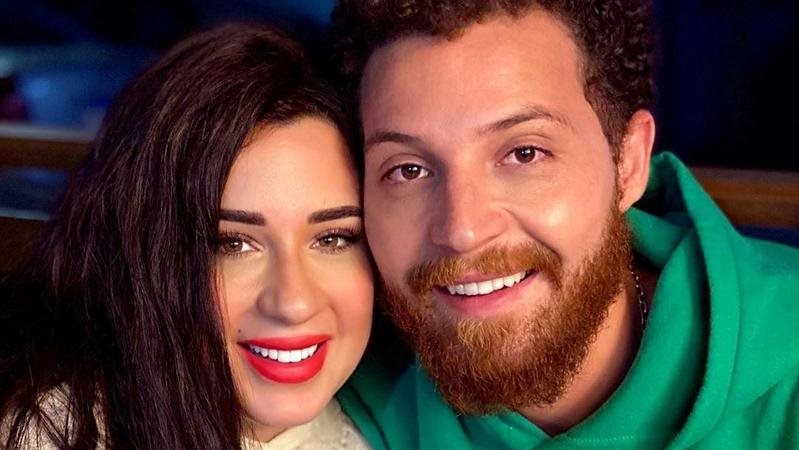 اسما شريف منير و زوجها 