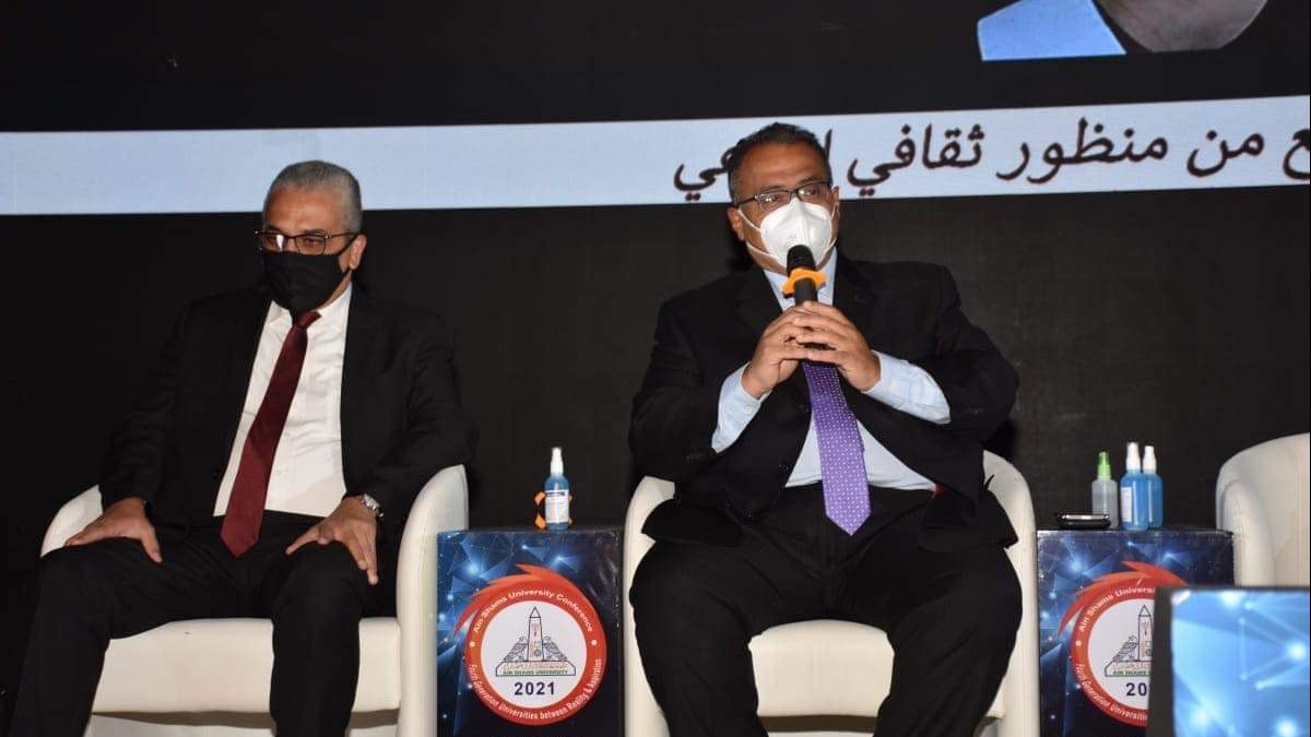 نائب رئيس جامعة عين شمس لشؤون التعليم و الطلاب