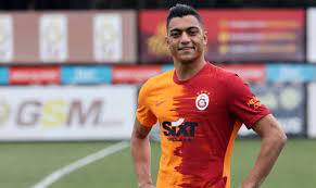 مصطفى محمد لاعب نادي جالاتا سراي