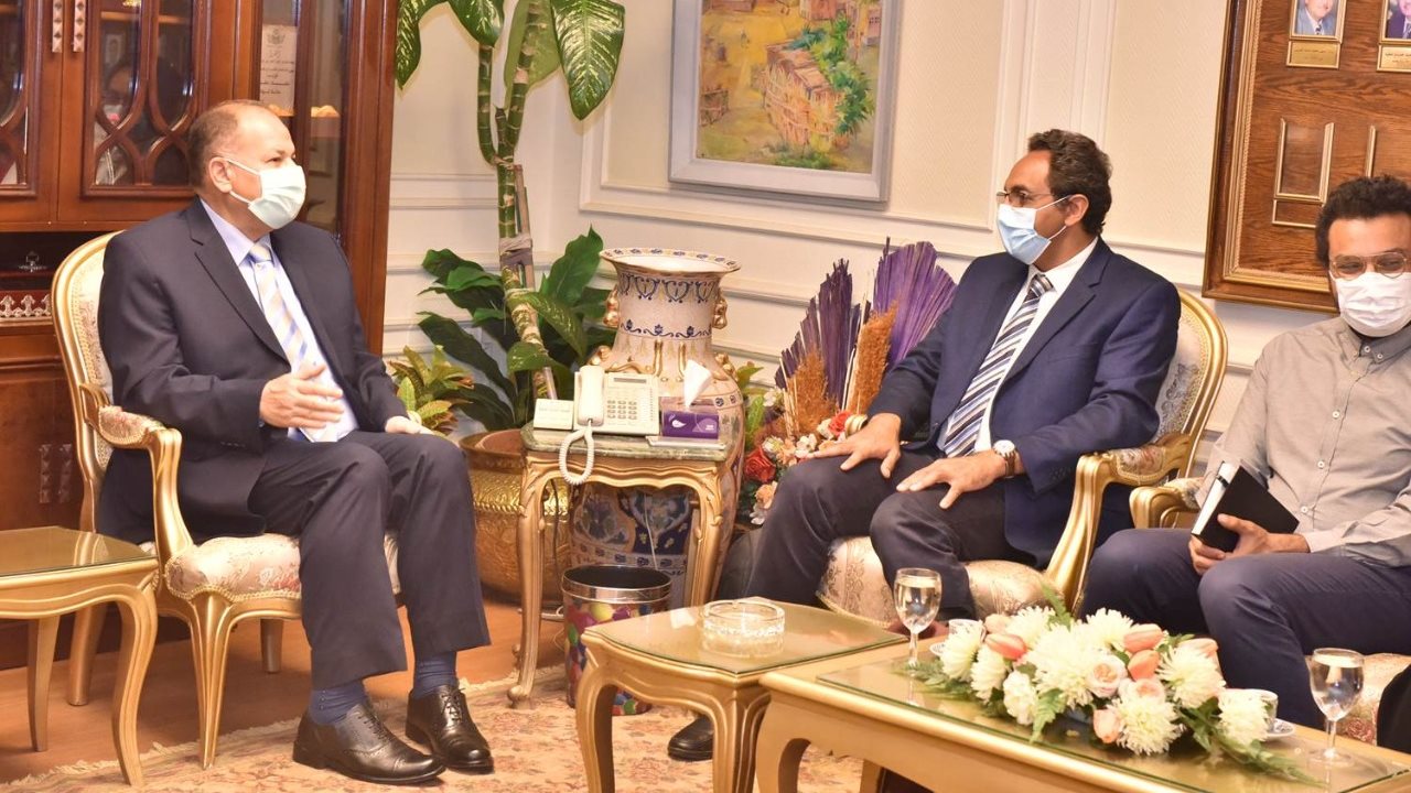 محافظ أسيوط يستقبل وفد برنامج التنمية المحلية لصعيد مصر