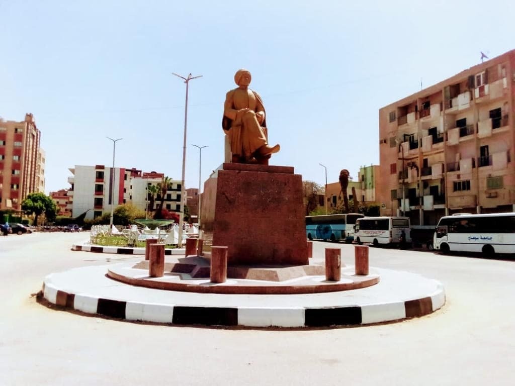 الانتهاء من تطوير ميدان رفاعة الطهطاوي بحي شرق سوهاج