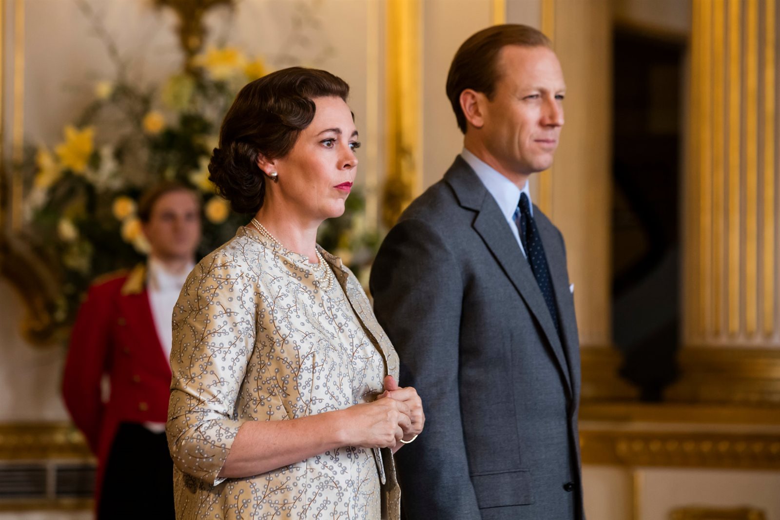 أوليفيا كولمان و توبياس مينزيس في The Crown