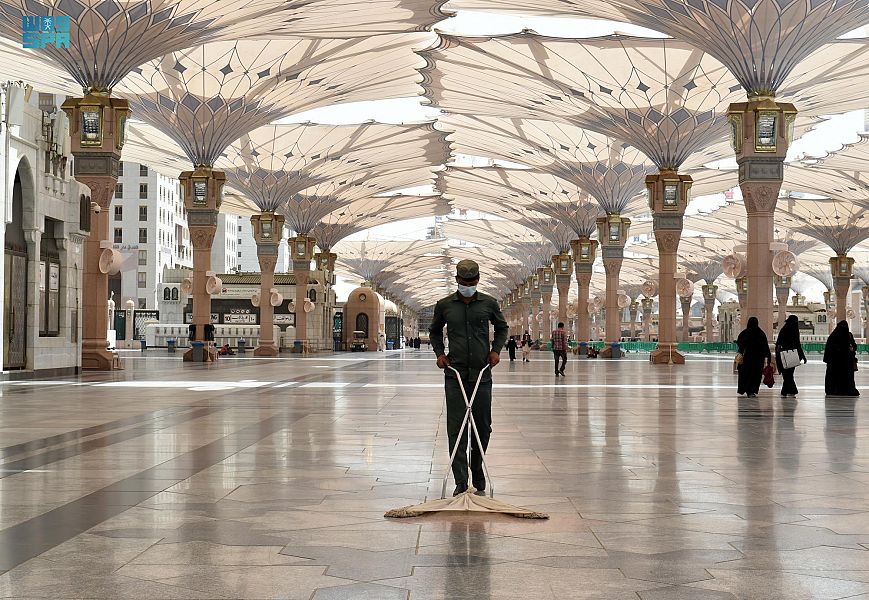 استعدادات المسجد النبوي لرمضان بـ3 مليون عبوة زمزم وروبوت