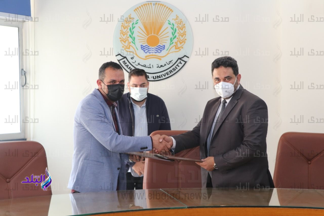 جانب من توقيع الاتفاقيه