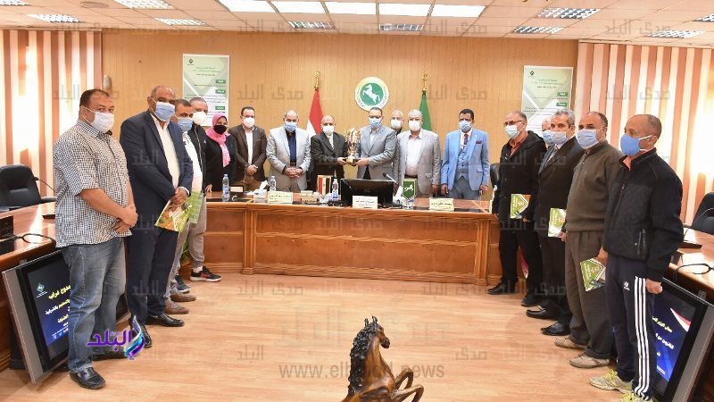 محافظ الشرقية يكرم