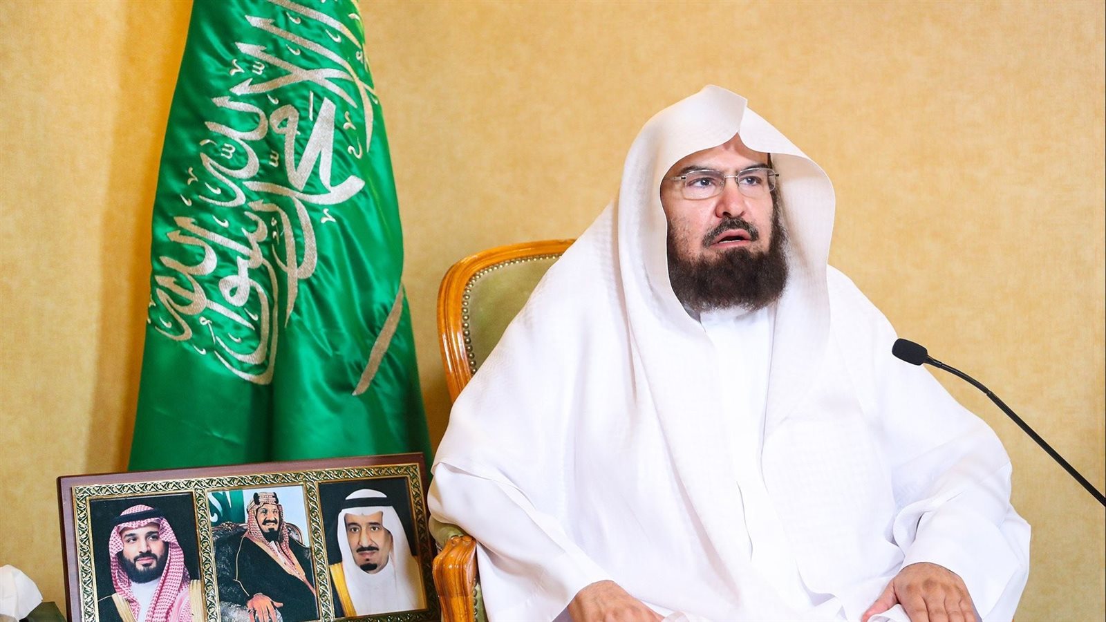 السديس يعتمد جدول صلاتي التراويح والتهجد في الحرمين