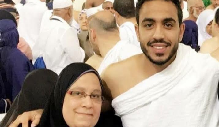 محمود كهربا ووالدته 
