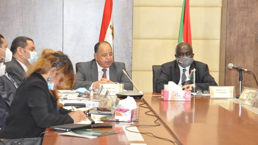 وزير المالية خلال زيارته للسودان