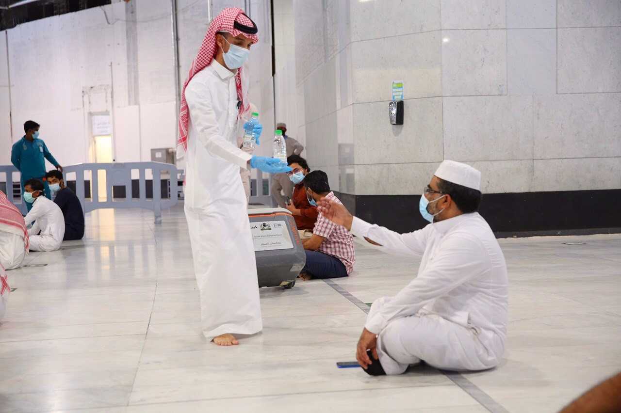 استعدادات المسجد الحرام لأداء أول صلاة تراويح في شهر رمضان