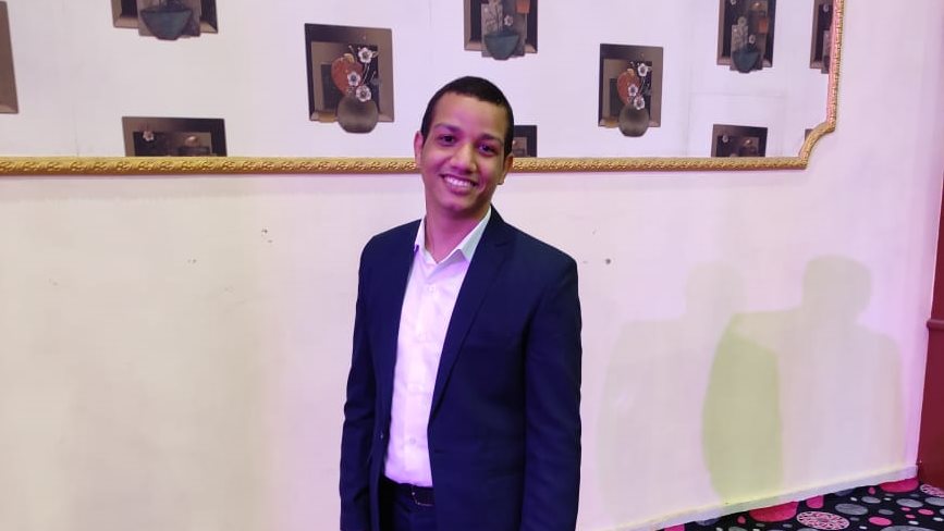 الطالب الفائز