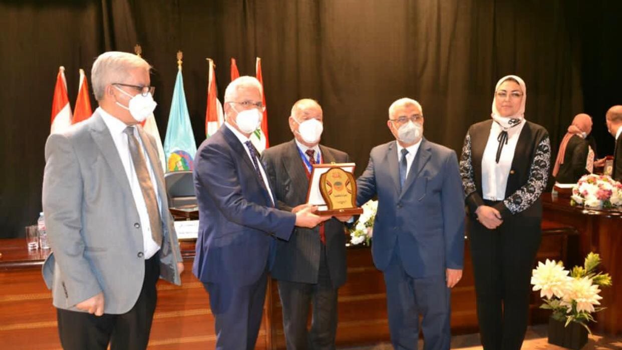جامعة مصر للعلوم و التكنلوجيا 