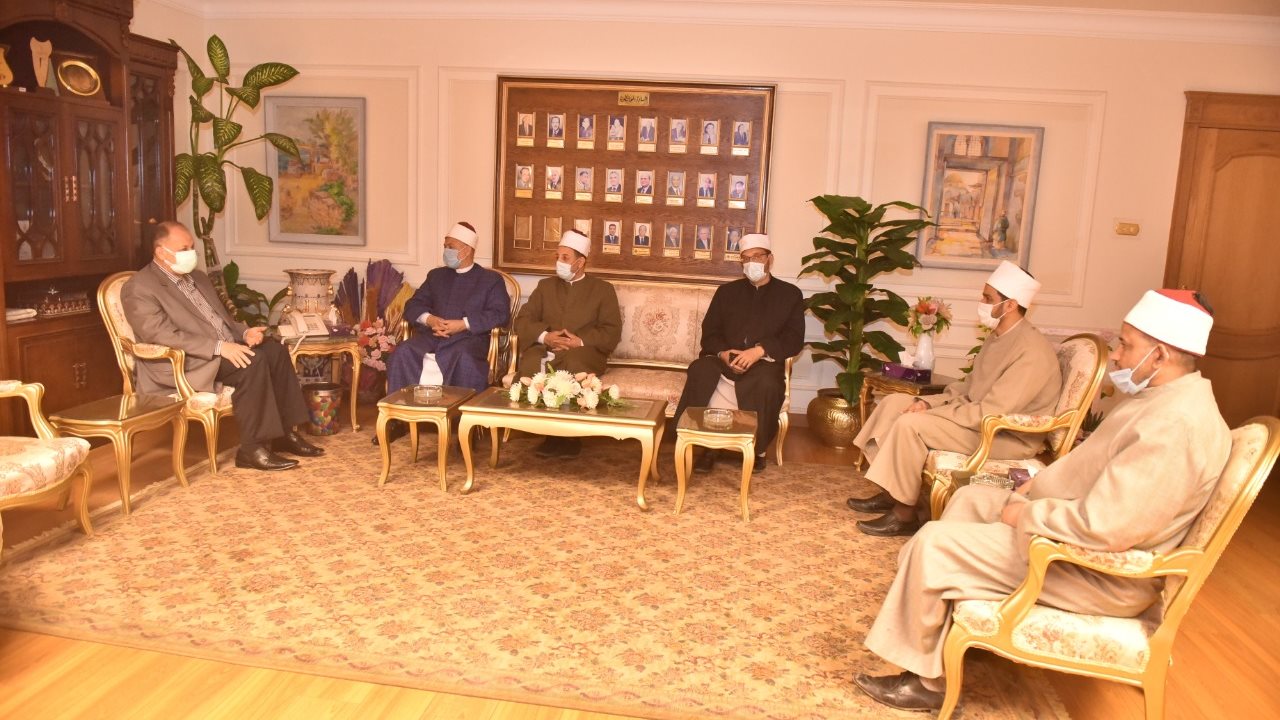 محافظ أسيوط يلتقي وكيل وزارة الأوقاف 