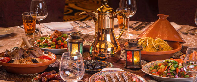 حكم من يتعمد تأخير الإفطار في رمضان بعد المغرب بفترة