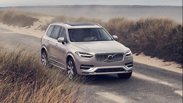 نظرة شاملة عن فولفو XC90 موديل 2021 داخل دولة الأمارات|صور