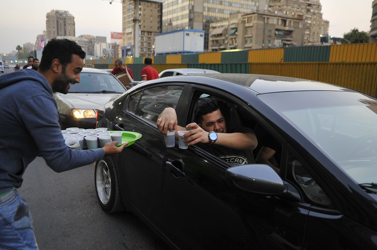 ما هو أقل شئ يحصل به إفطار الصائم في رمضان؟ 