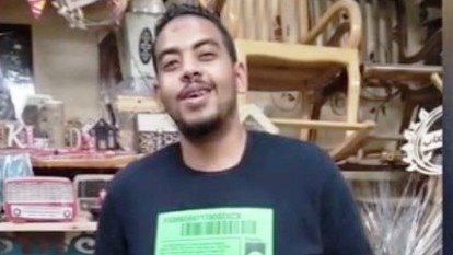 الشاب الأسوانى محمد - صاحب مشروع صناعة الفوانيس الرمضانية