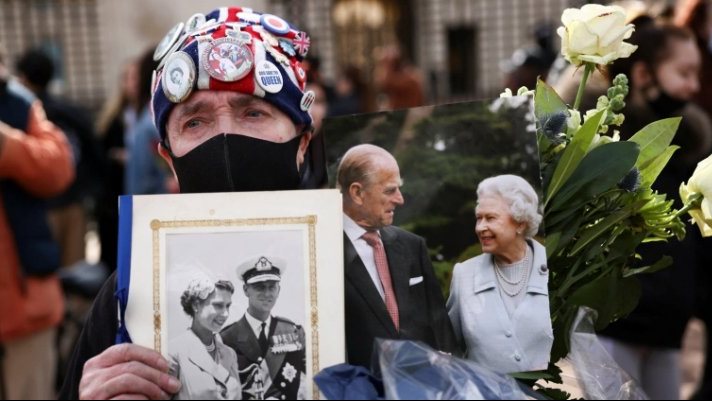 الملكة إليزابيث وبريطانيا تودعان الأمير فيليب