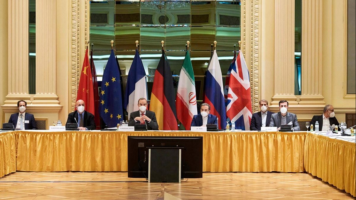 اجتماع لاستعراض القضايا النووية ورفع العقوبات عن إيران