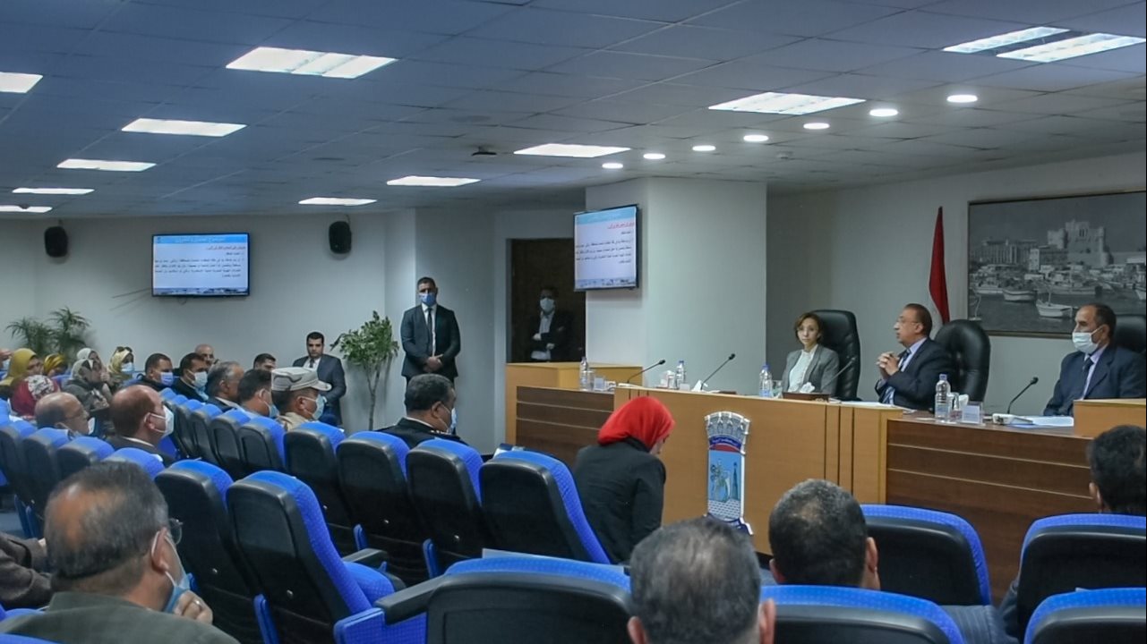 اجتماع محافظ الإسكندرية 