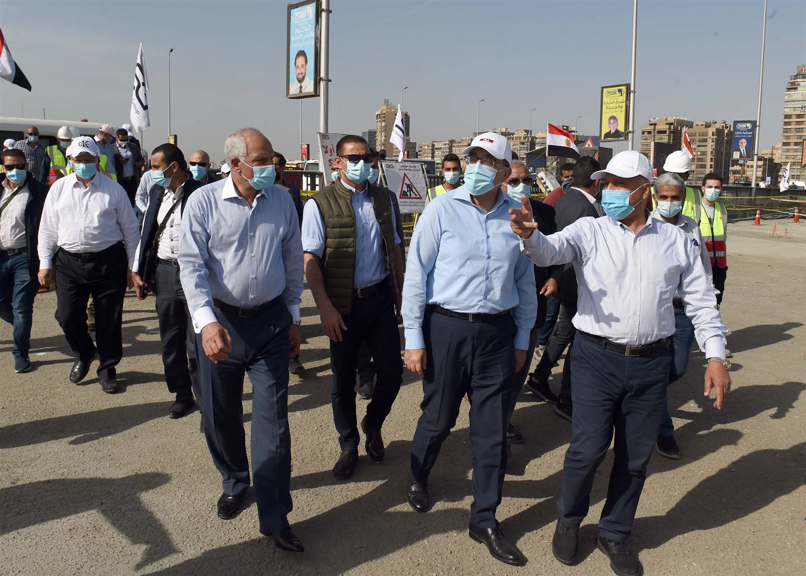 رئيس الوزراء يتفقد الطريق الدائري 