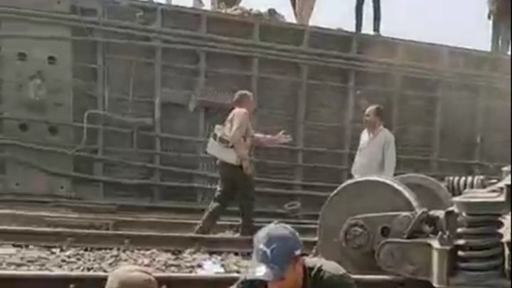 جانب من حادث انقلاب قطار القليوبية