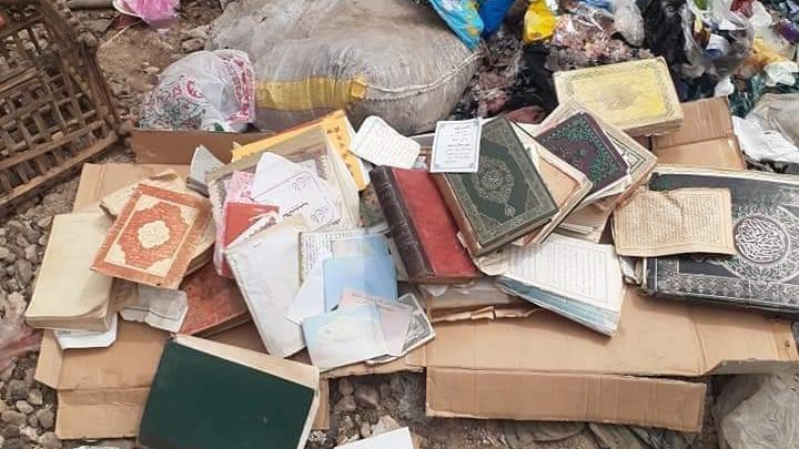 وكيل الأوقاف بالغربية يحقق بواقعه القاء مصاحف باكوام الزبالة