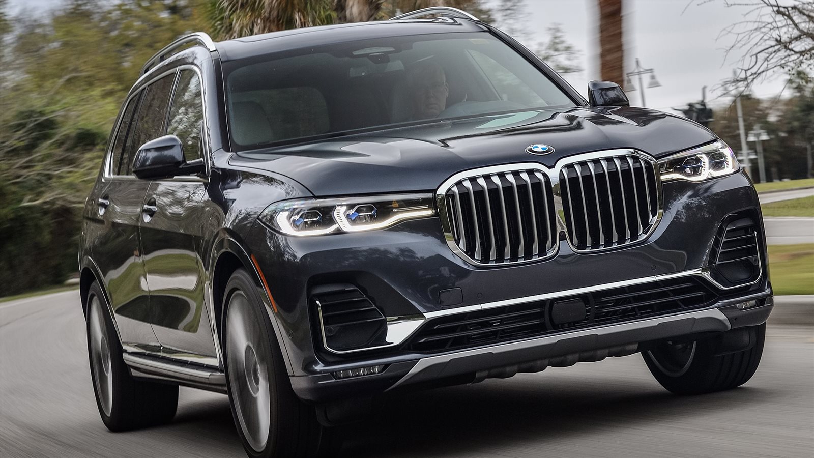 تعرف على مواصفات و اسعار BMW X7 موديل 2021 في دولة الامارات|