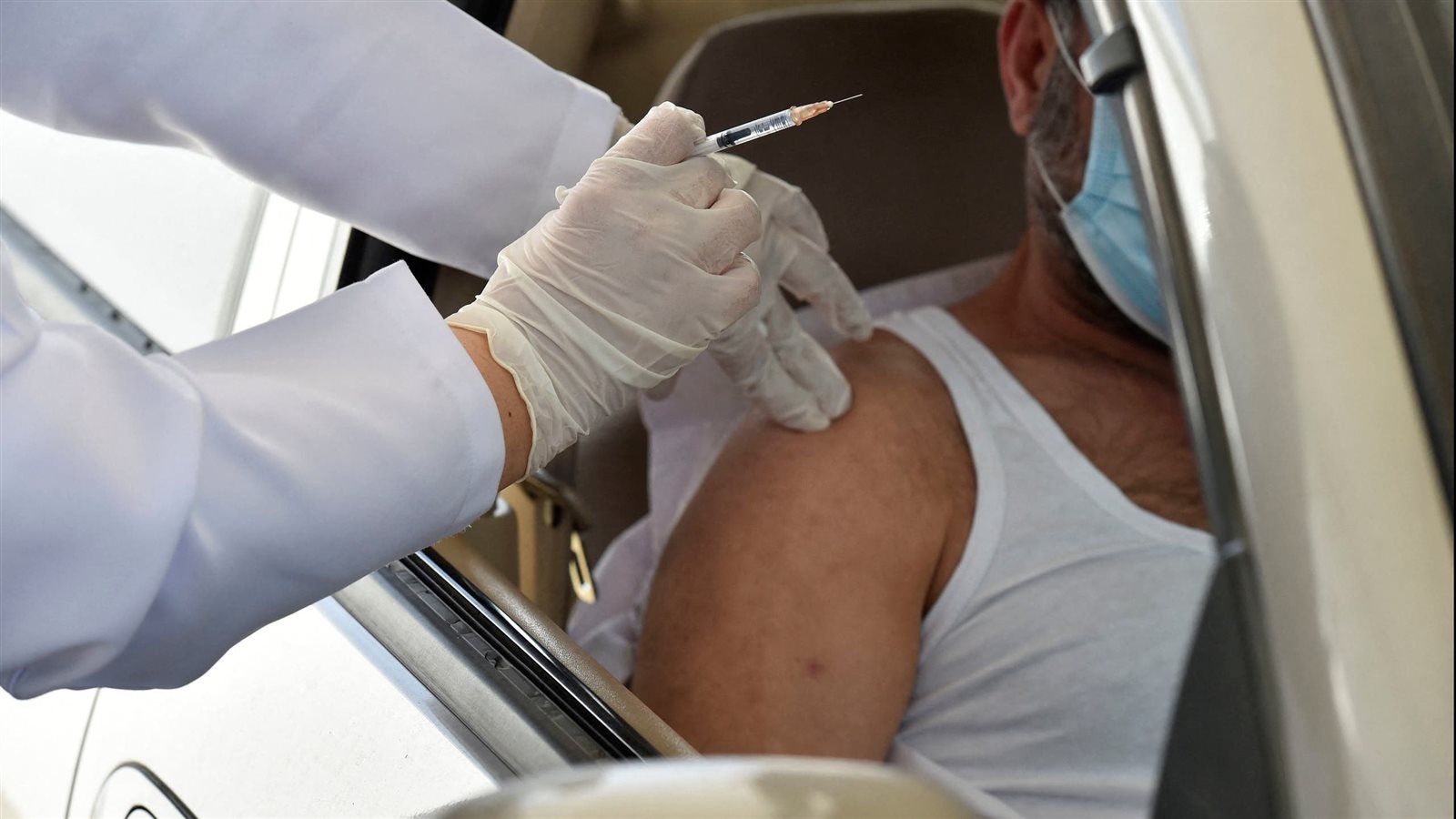 عملية تطعيم ضد كورونا