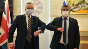 وزير خارجية إسرائيل مع الوزير البريطاني مايكل جوف