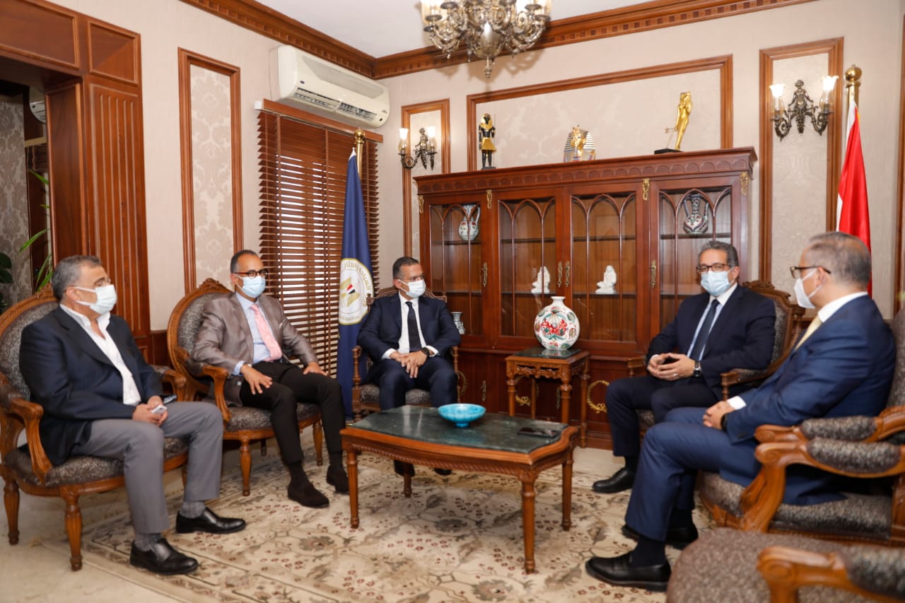 وزير السياحة والآثار 