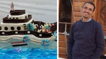 أحمد مع تورتة لسفينة تعبر قناة السويس 