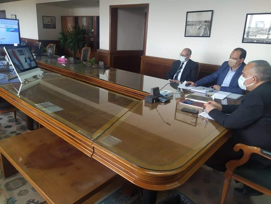 وزير الرى يجتمع مع وزيرة البيئة عبر الفيديو كونفرانس