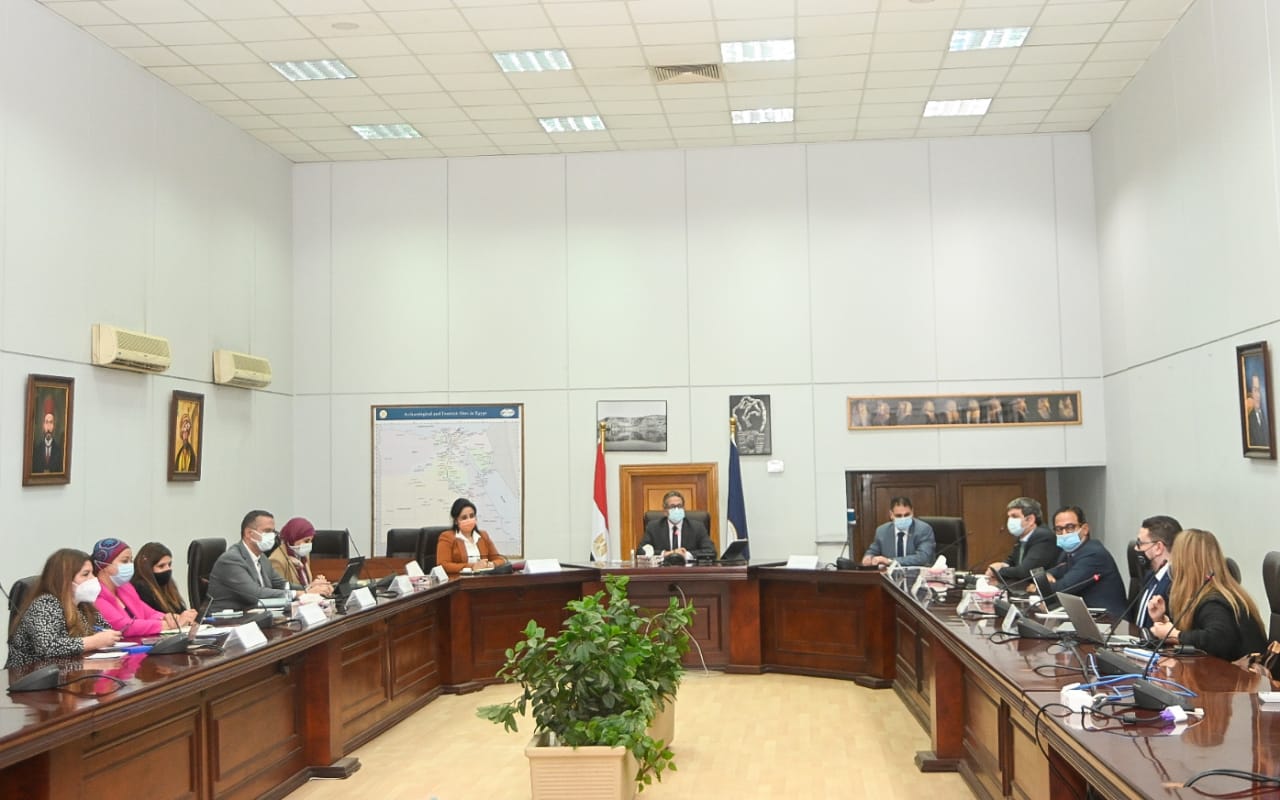وزير السياحة و الاثار 