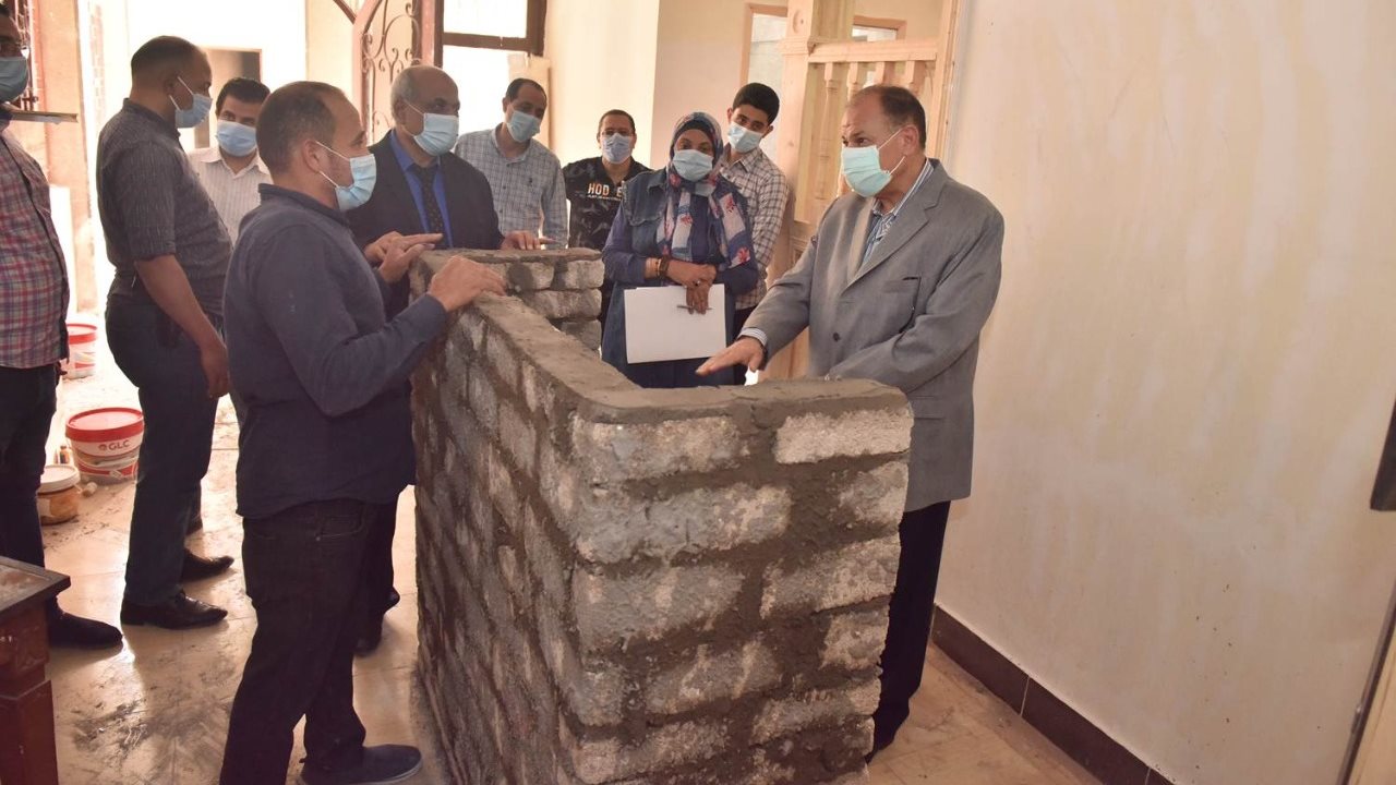 محافظ أسيوط يتفقد أعمال التطوير بمقر فرع مكتبة مصر