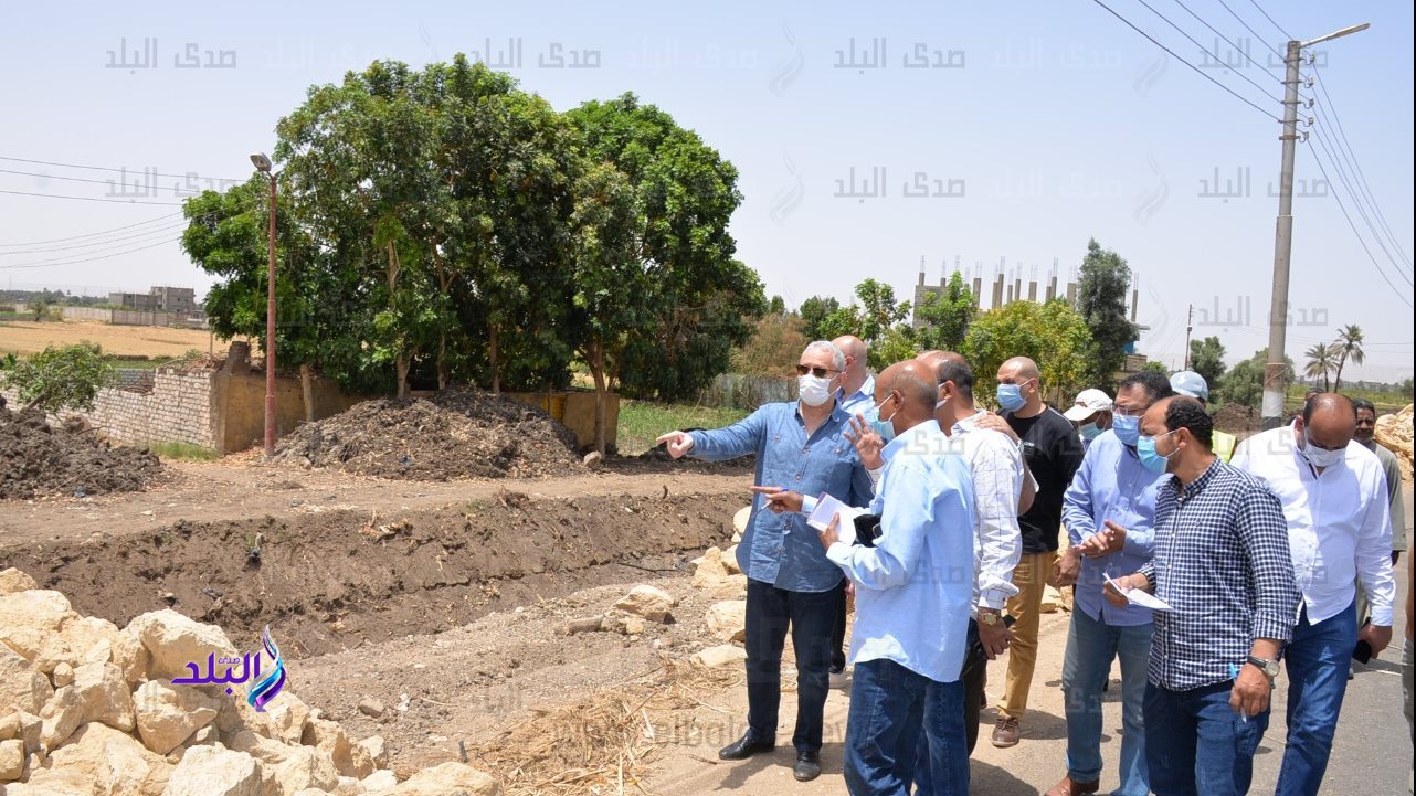 محافظ الاقصر يتابع مشروعات حياة كريمة