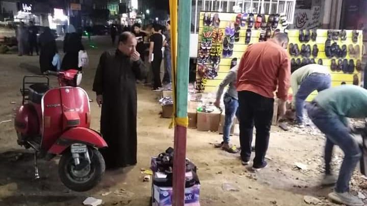 بالصور : رئيس المحلة يوجه بالزراعة 17 عامود اناره بطرق العزب