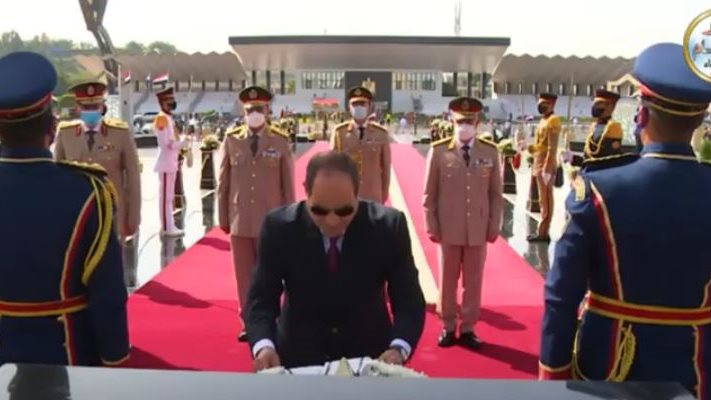 وضع أكليل من الزهور وقراءة الفاتحة ترحما على روحه الطاهرة