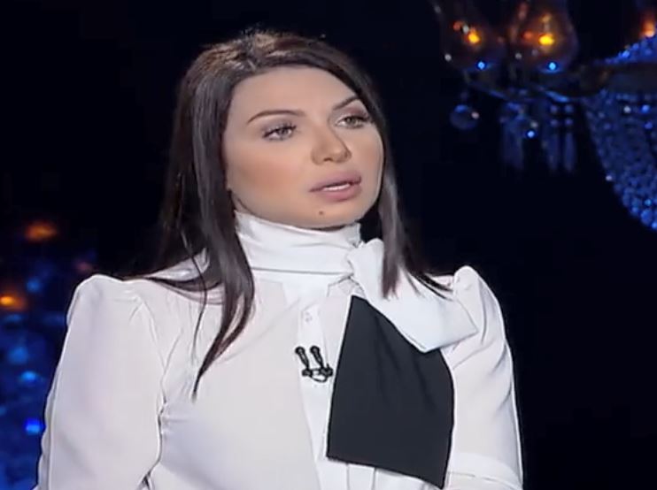 المذيعة منى عبد الوهاب