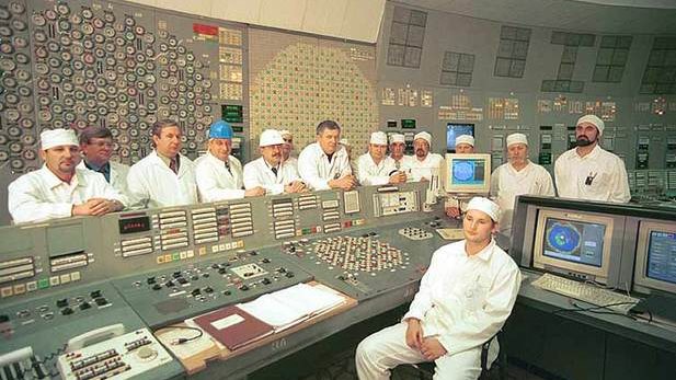 طاقم عمل محطة الطاقة النووية تشيرنوبل في الاتحاد السوفيتي