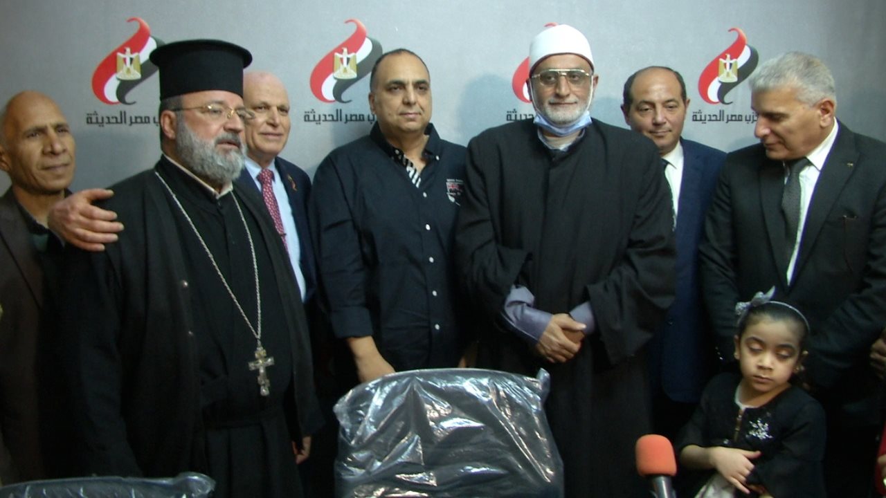 رئيس " مصر الحديثة" يفتتح مقرًا جديداً للحزب