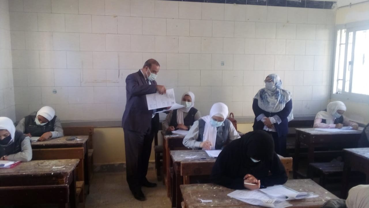 وكيل الوزارة يتفقد الامتحانات