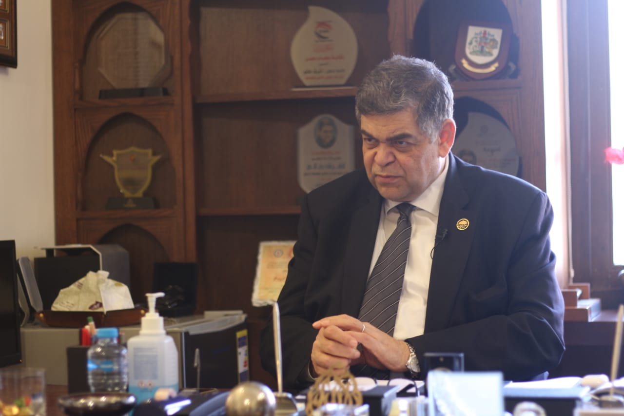 أشرف حاتم ، رئيس لجنة الصحة بالبرلمان