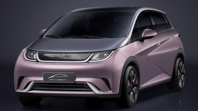 BYD تزيل النقاب عن نسختها الكهربائية EA1| صور 