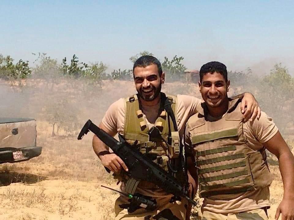البطل تايسون مع الشهيد أحمد منسي البطل تايسون مع الشهيد أحمد منسي
