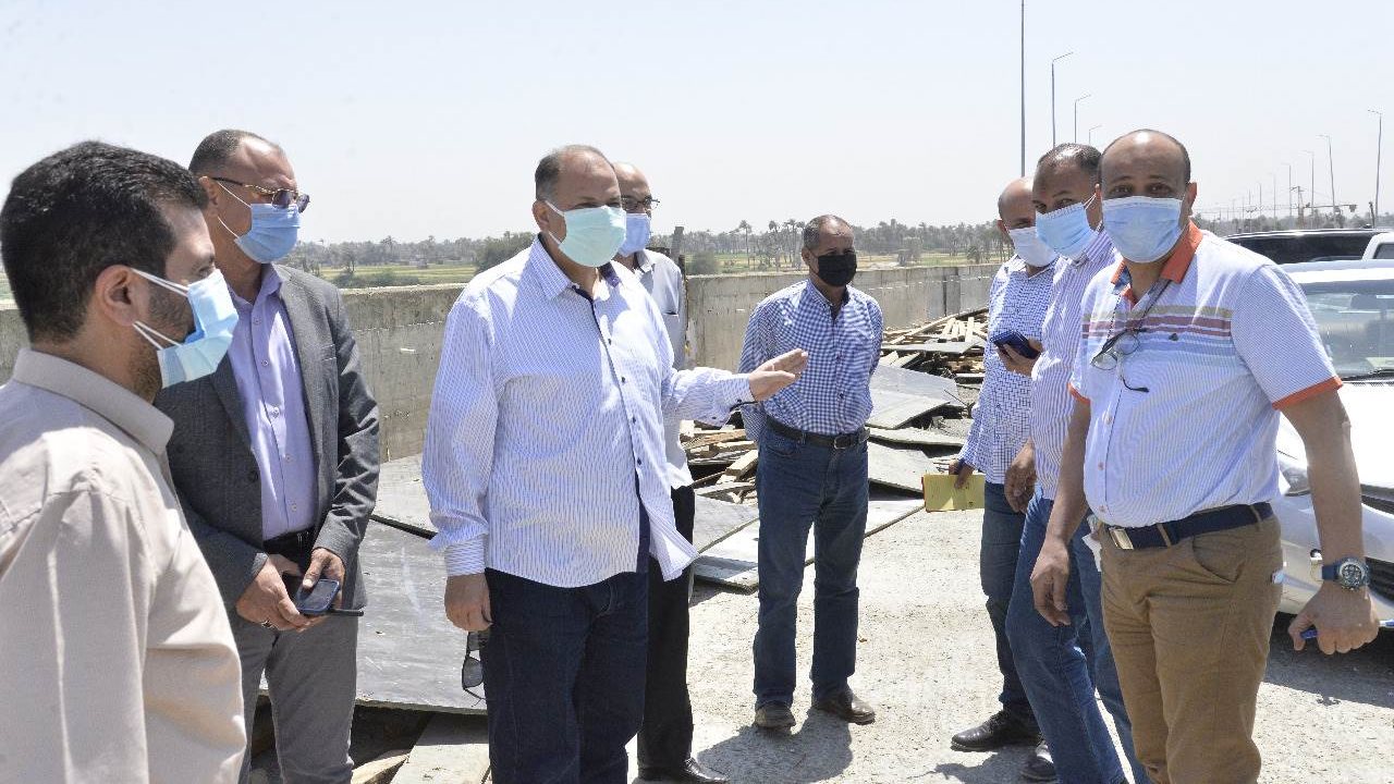 محافظ أسيوط يتفقد أعمال تنفيذ مشروع محور ديروط الحر 