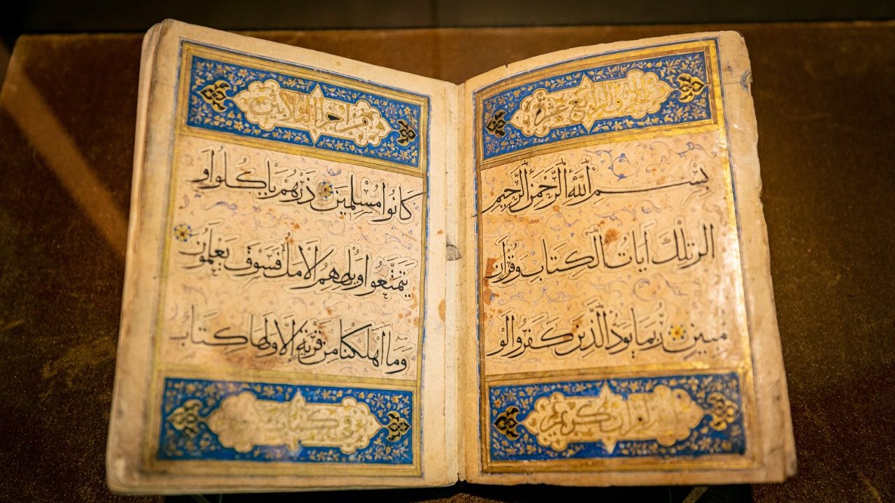 معرض  كلمات من الشرق