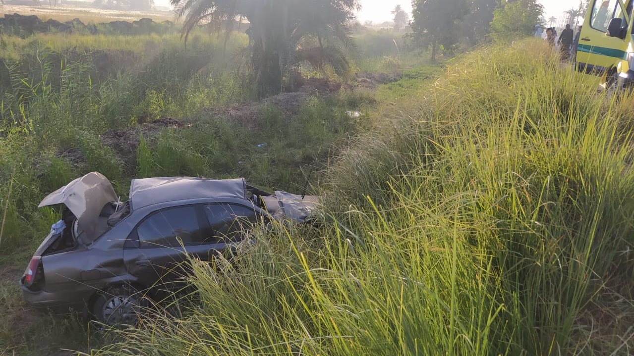 انقلاب سيارة ملاكى فى نجع حمادي